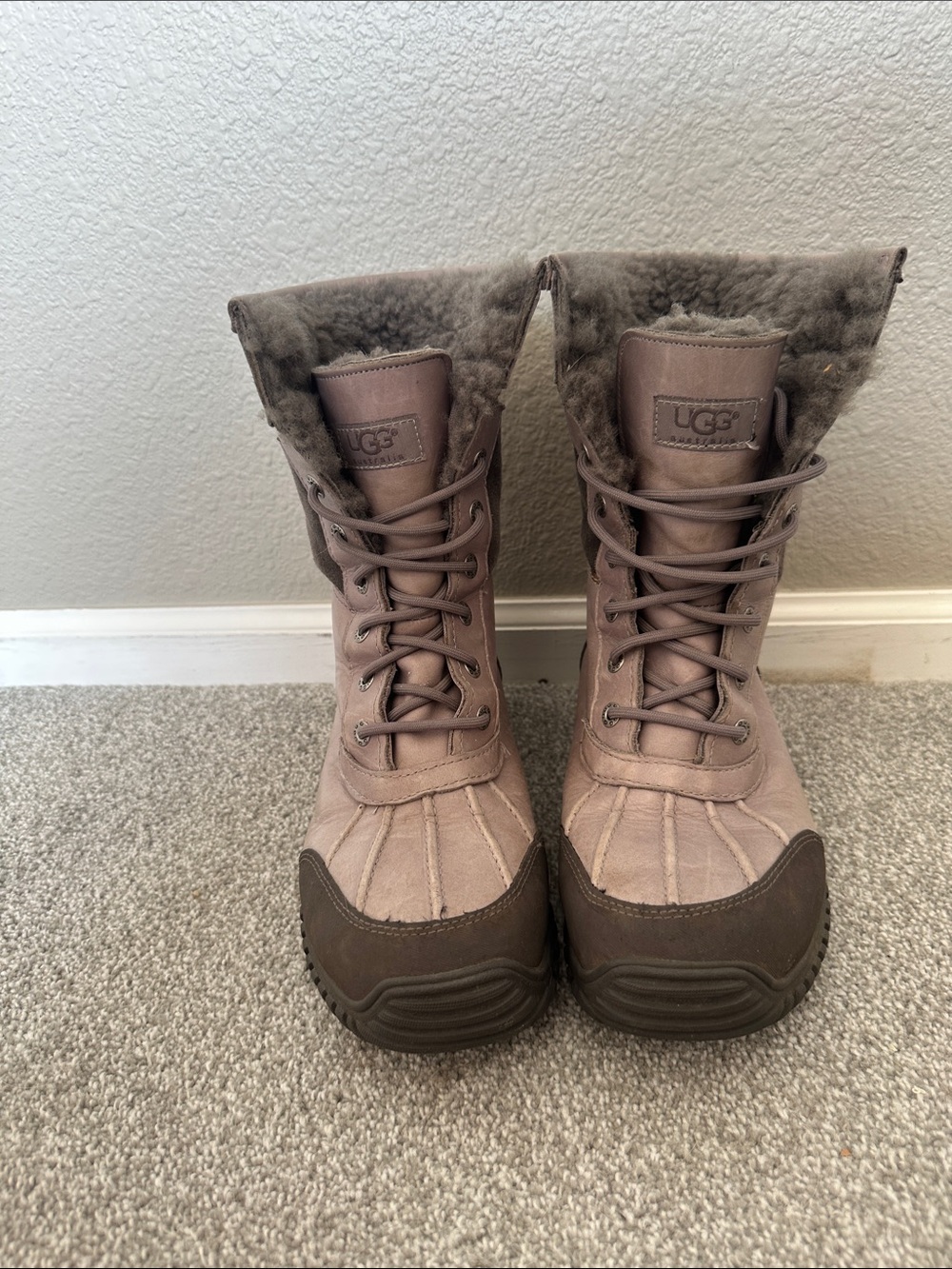 UGG Women's Gray Lace-Up Shearling-Trim Winter Boots